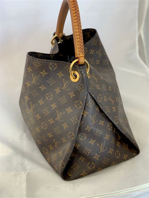 louis vuitton artsy discontinued.